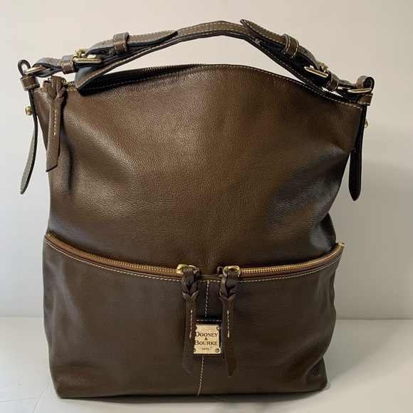 Handbags - Dooney & BOURKE HANDBAG OVERSIZED HANDHELD IN CHOCOLATE LEATHER 😍